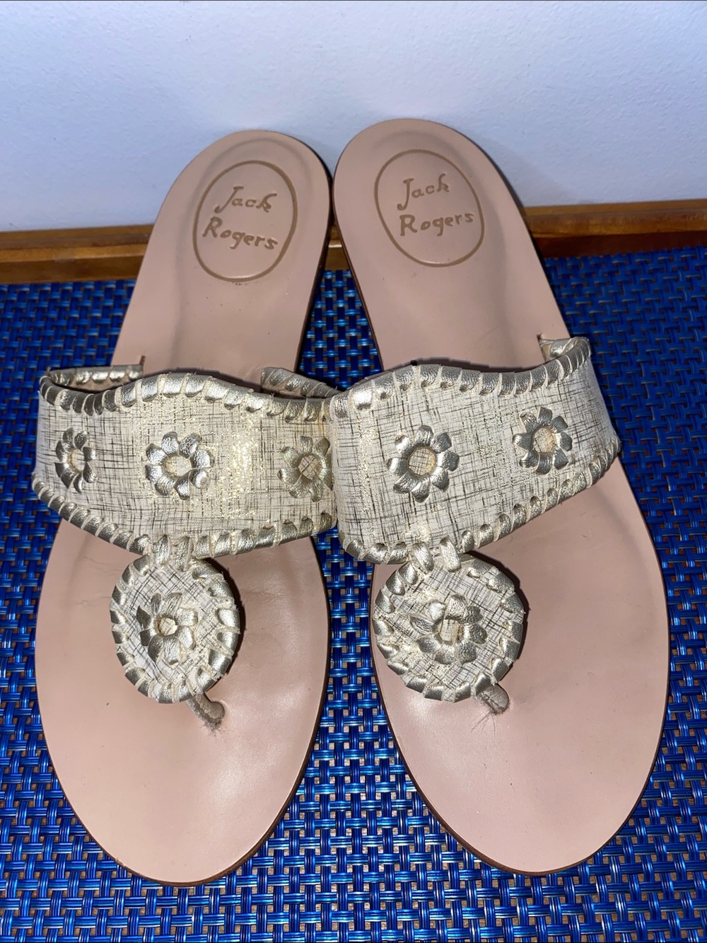 Like new Jack Rogers Capri sandals sz. 7 gold metallic